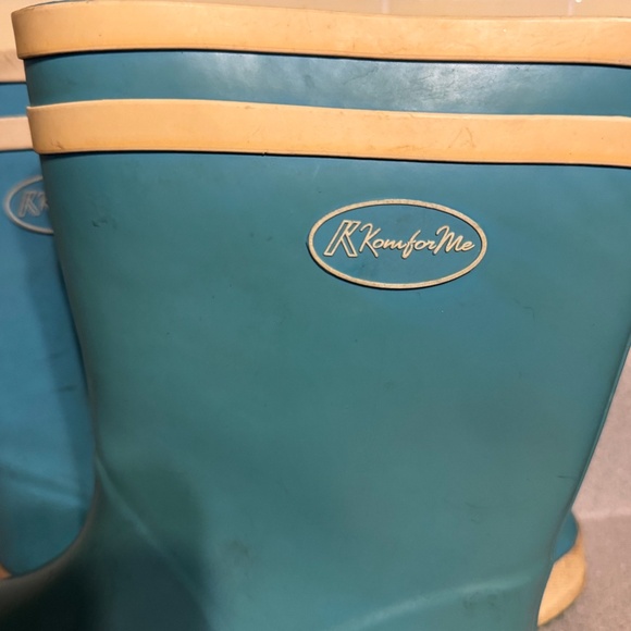 KKomforMe youth size 5 rain boots - Picture 3 of 6